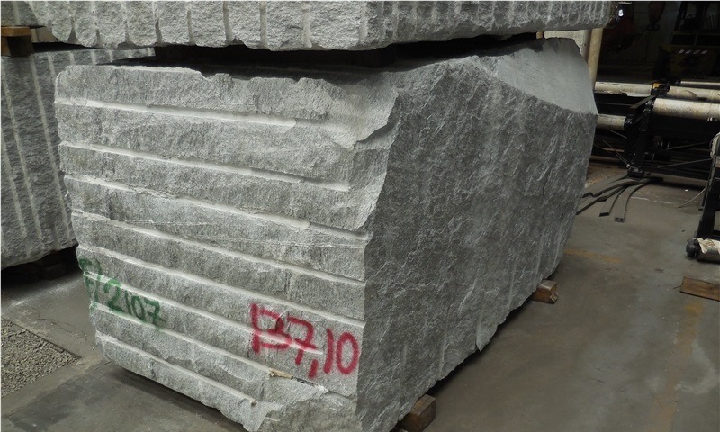 Beola Argentea Favalle Gneiss